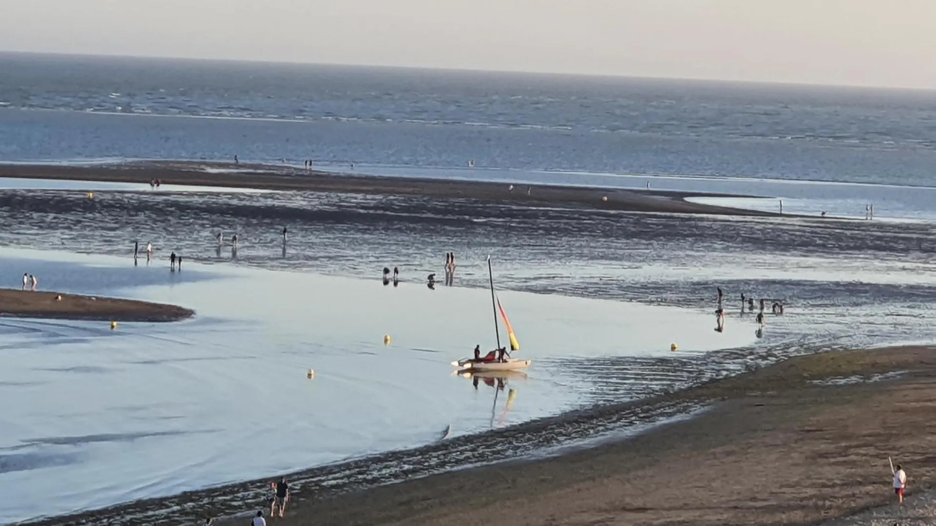 아야몬테 Atico De Lujo Encima Del Mar 아파트